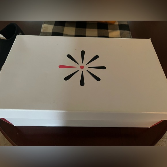 Isaac Mizrahi Live black sneakers brand new - Picture 2 of 3